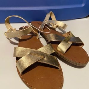 NWOT Gold sandals